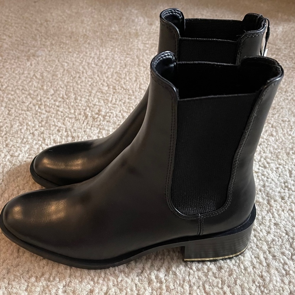 Zara black Chelsea boots with tags
